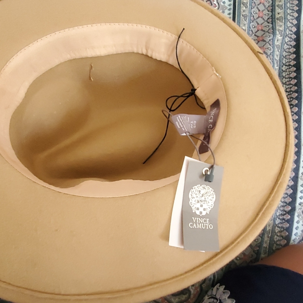 Broad Rim Hat - Picture 5 of 7